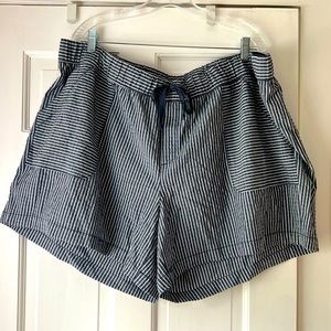 NWOT Lane Bryant Size 22 Pinstripe Blend Shorts
